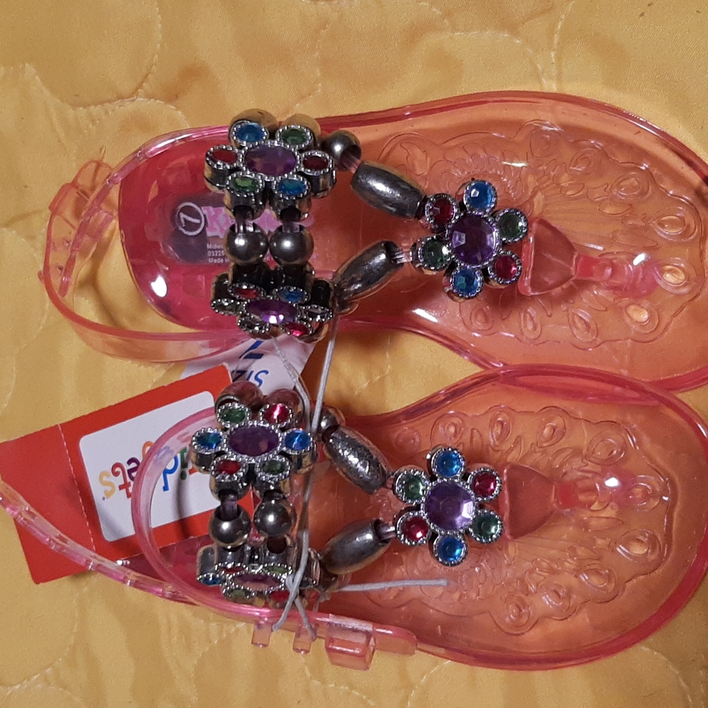 Kidgets play shoes
